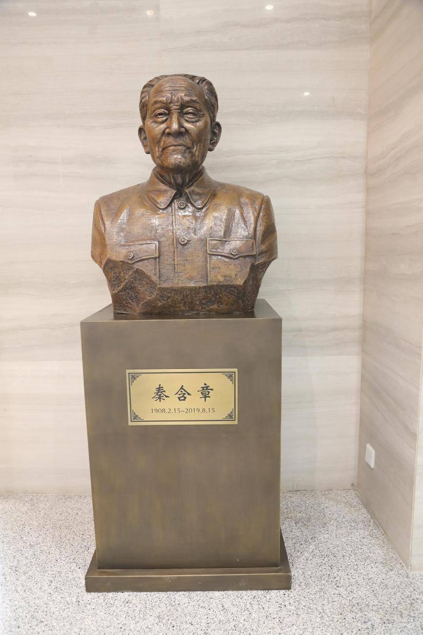 "酒界泰斗"秦含章铜像在中国食品工业发酵研究院揭幕_先生_发展_事业