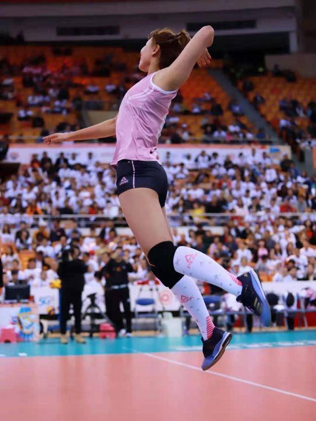 原创女排国手曾春蕾身材圆润笑靥如花曾被外援羡慕臀部饱满