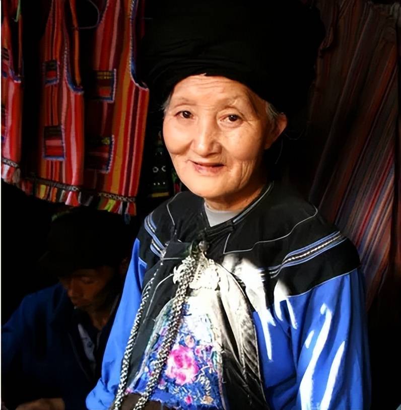 中国最后一位压寨夫人:容貌被技术还原到18岁,颜值让网红也惭愧_张平