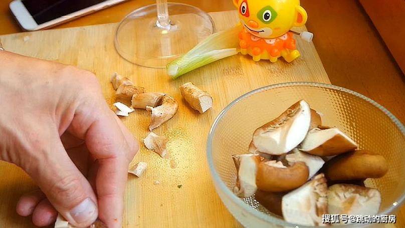 原创
想吃油泼面自己在家做,简单的食材,做出来正宗又好吃