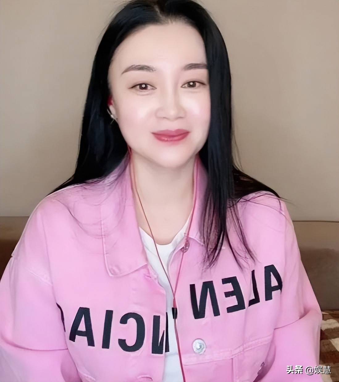 赵本山搭档关婷娜首谈择偶标准_杨晓燕_爱情_乡村