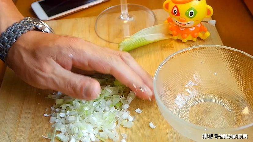 原创
想吃油泼面自己在家做,简单的食材,做出来正宗又好吃