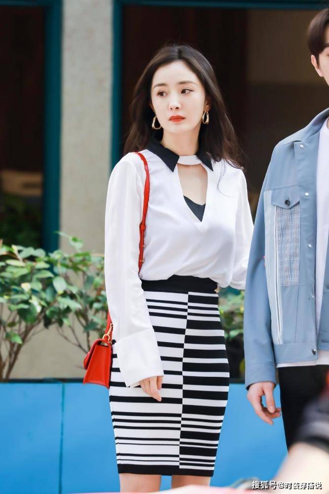 杨幂轻熟风造型真绝了衬衫配包臀裙尽显女人味