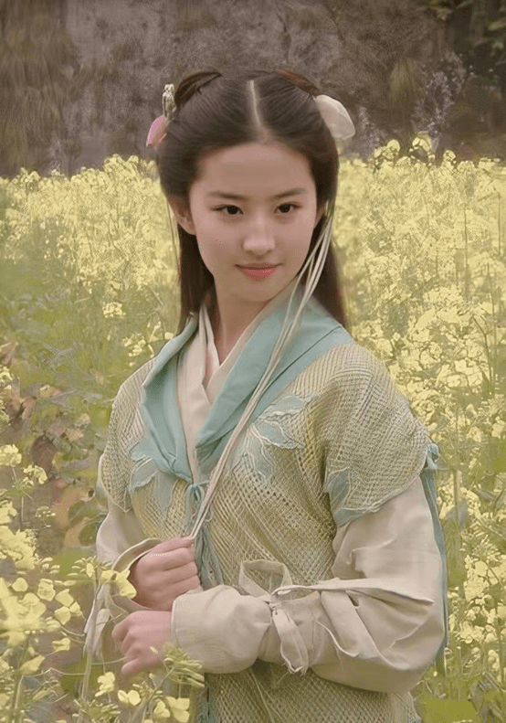 神仙姐姐刘亦菲在大理街头偶遇你会发现她的性格是很佛系