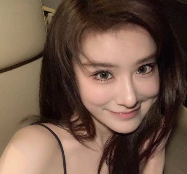 但这样的好日子并没有持续多久,在不久之后,网红花珊珊就在网上被曝出