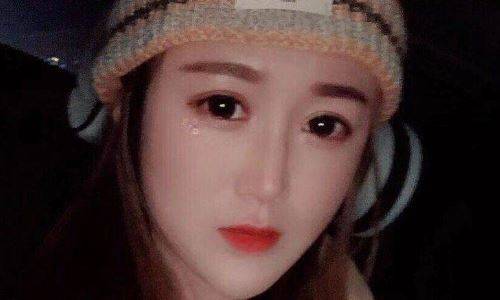 温柚,湖北武汉人,英雄联盟pop战队的教练,斗鱼签约主播,快手红人.