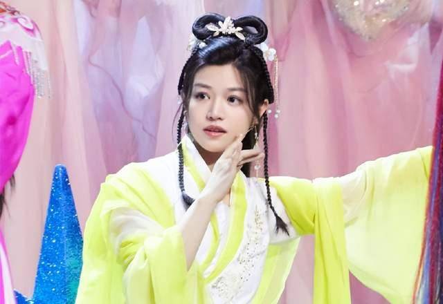 岁仍保持着一张初恋脸,古装造型曝光,网友:美爆了_陈妍希_少女_电视剧