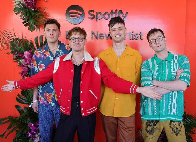 animals原计划出席今年的格莱美颁奖礼,但由于乐队主唱dave bayley的