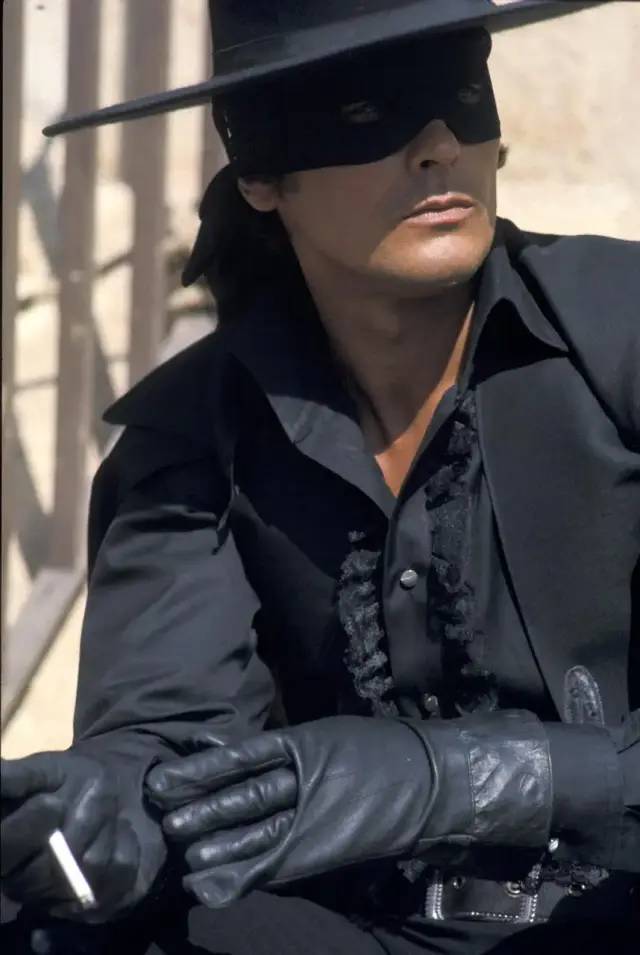 孤独一生,中风拄拐后只求儿子留在身边_阿兰德龙_佐罗_伊夫·阿雷格莱