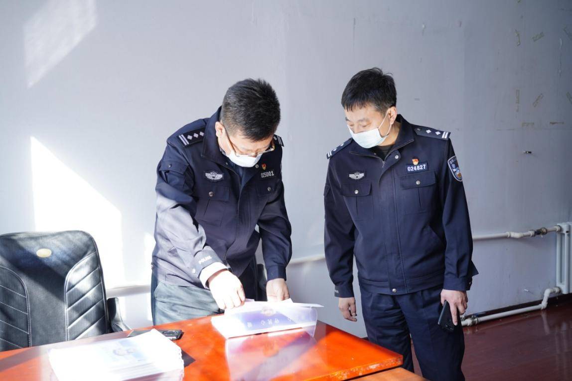依兰县副县长公安局长李树涛到多个社区警务室进行调研指导