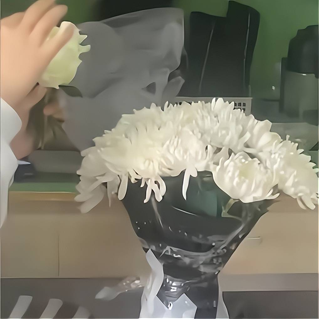 原创女子清明节收到前男友送的白菊花这样的做法太奇葩