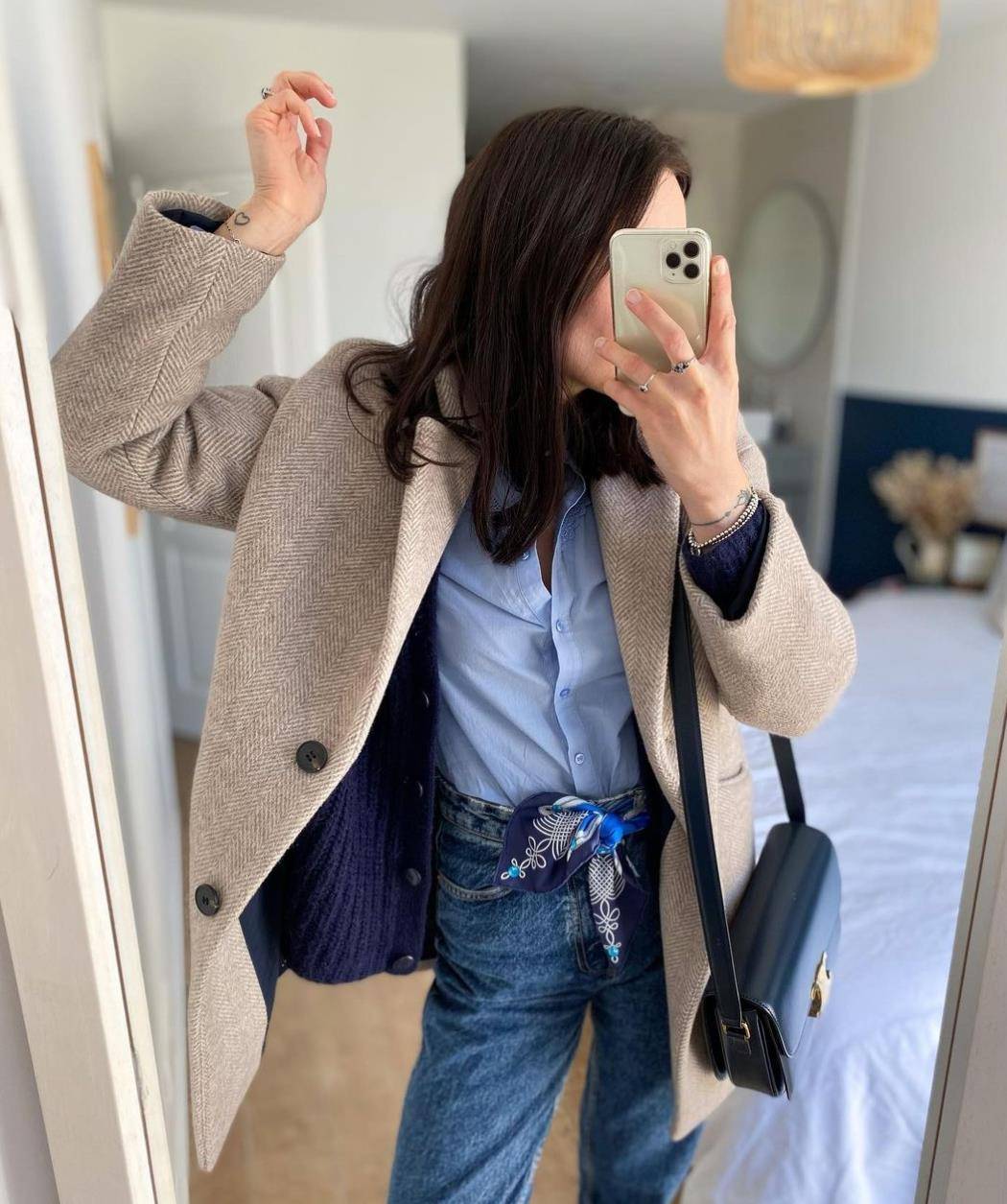 藏青色的最佳配色灵感在她身上找到了博主推荐