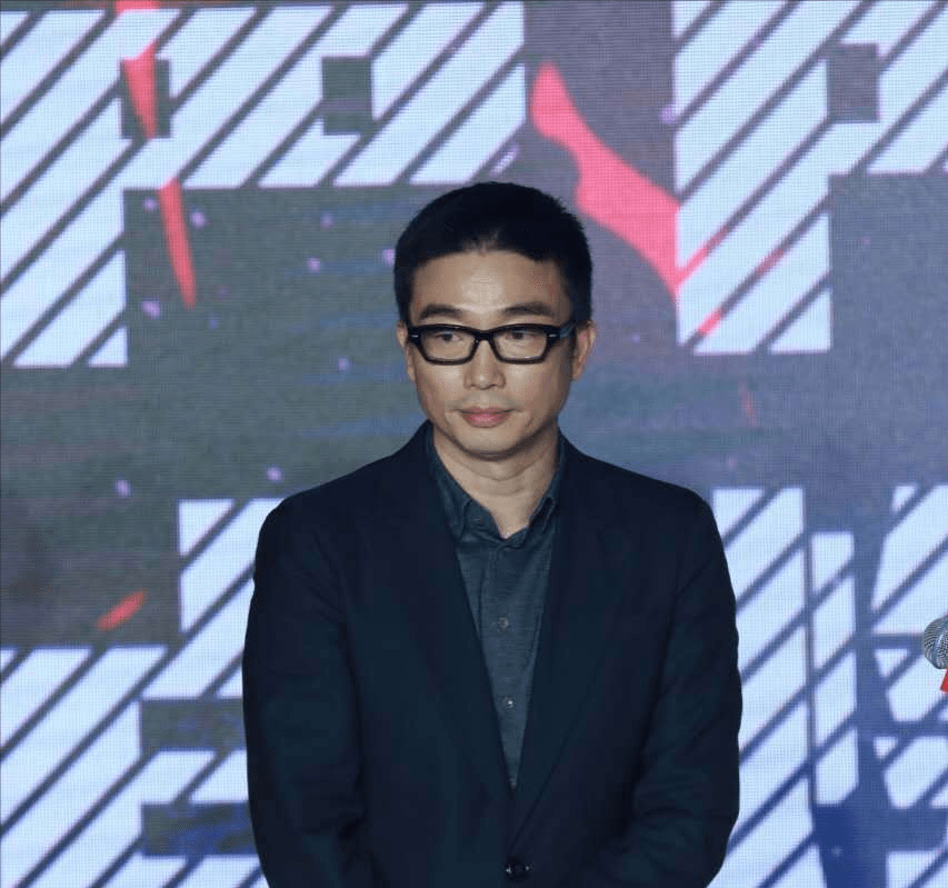 张靓颖"逼婚"冯珂,甘当其15年"摇钱树",她醒悟得太晚了!