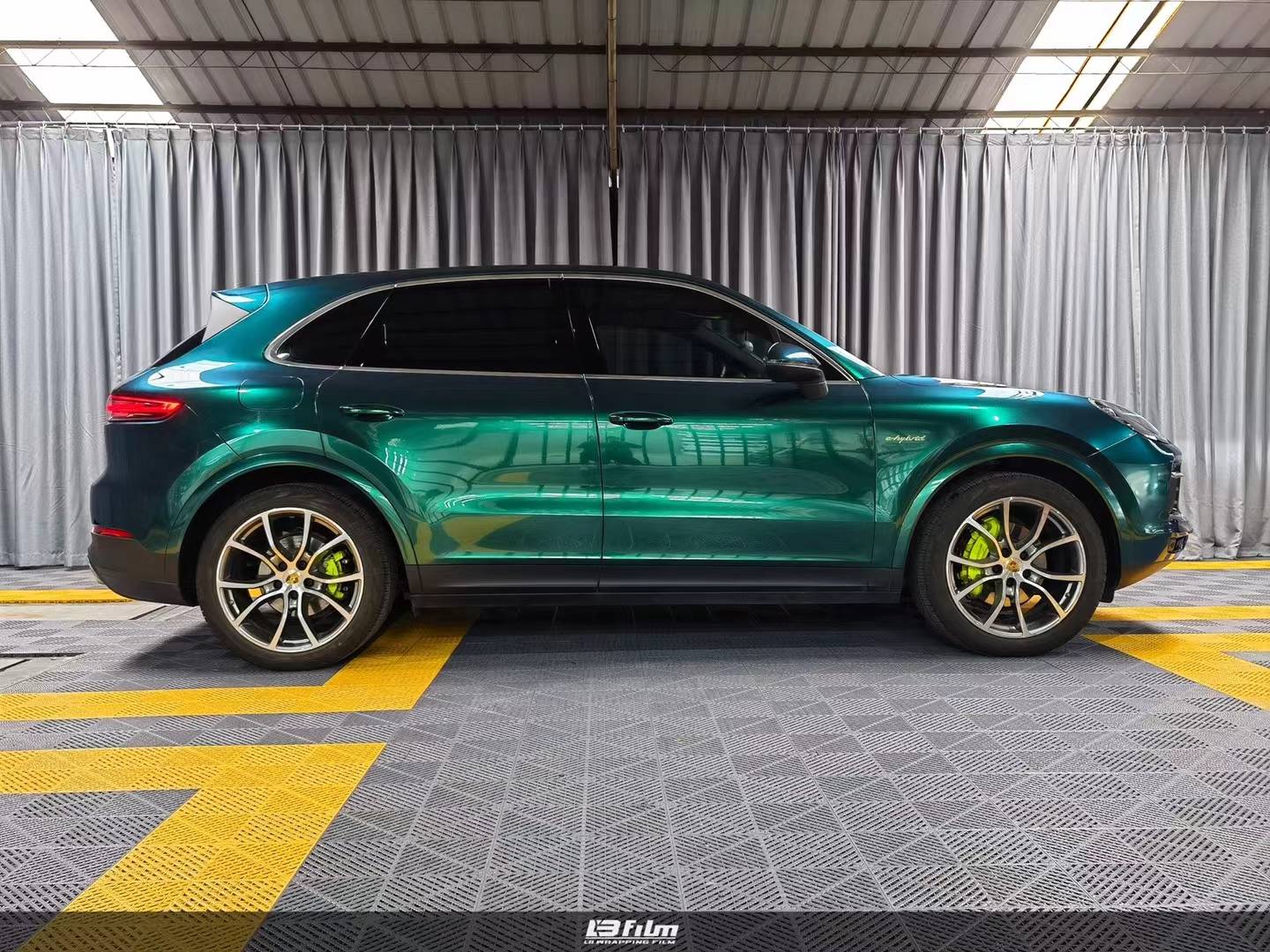 贵气十足的颜色保时捷911皇家绿改色膜lbfilm