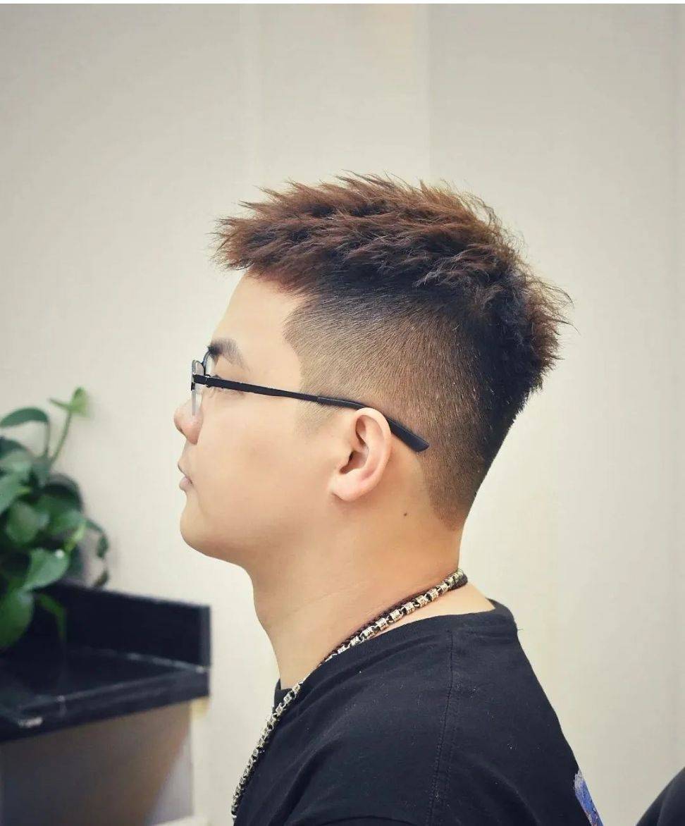 天热了,男士发型怎么剪?最火还是两侧铲短_造型_头发_刺头