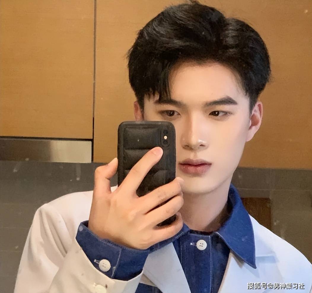 盘点2022男生热门发型,不夸张,发型是男生的第二张脸_头发_刘海_造型