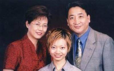 原创姜昆老婆近照曝光素颜出镜气质优雅姜昆书法一万一尺不差钱