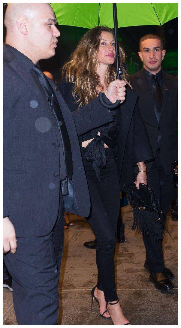 38岁吉娘娘和老公恩爱现身!