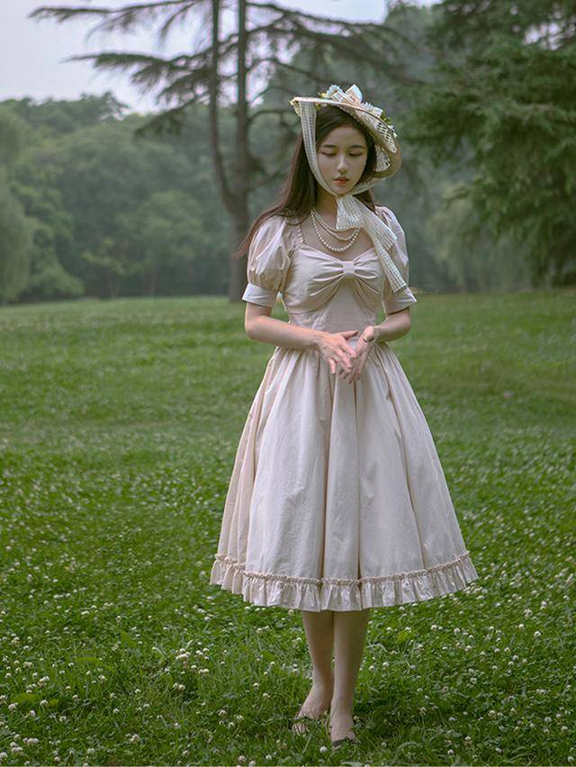 不被看好的法式洛丽塔失去了柄图与大裙摆到底惊艳在哪