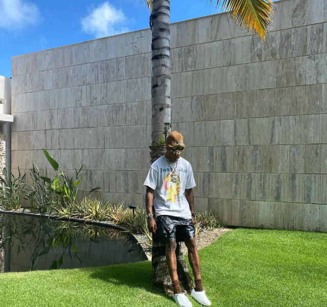 随着时间的推移_造型_头套_巴拉克拉瓦