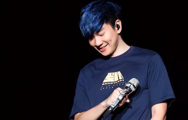 林俊杰:处女作写给初恋,模特女友犯错他代替道歉,现在还是单身_陈立冷