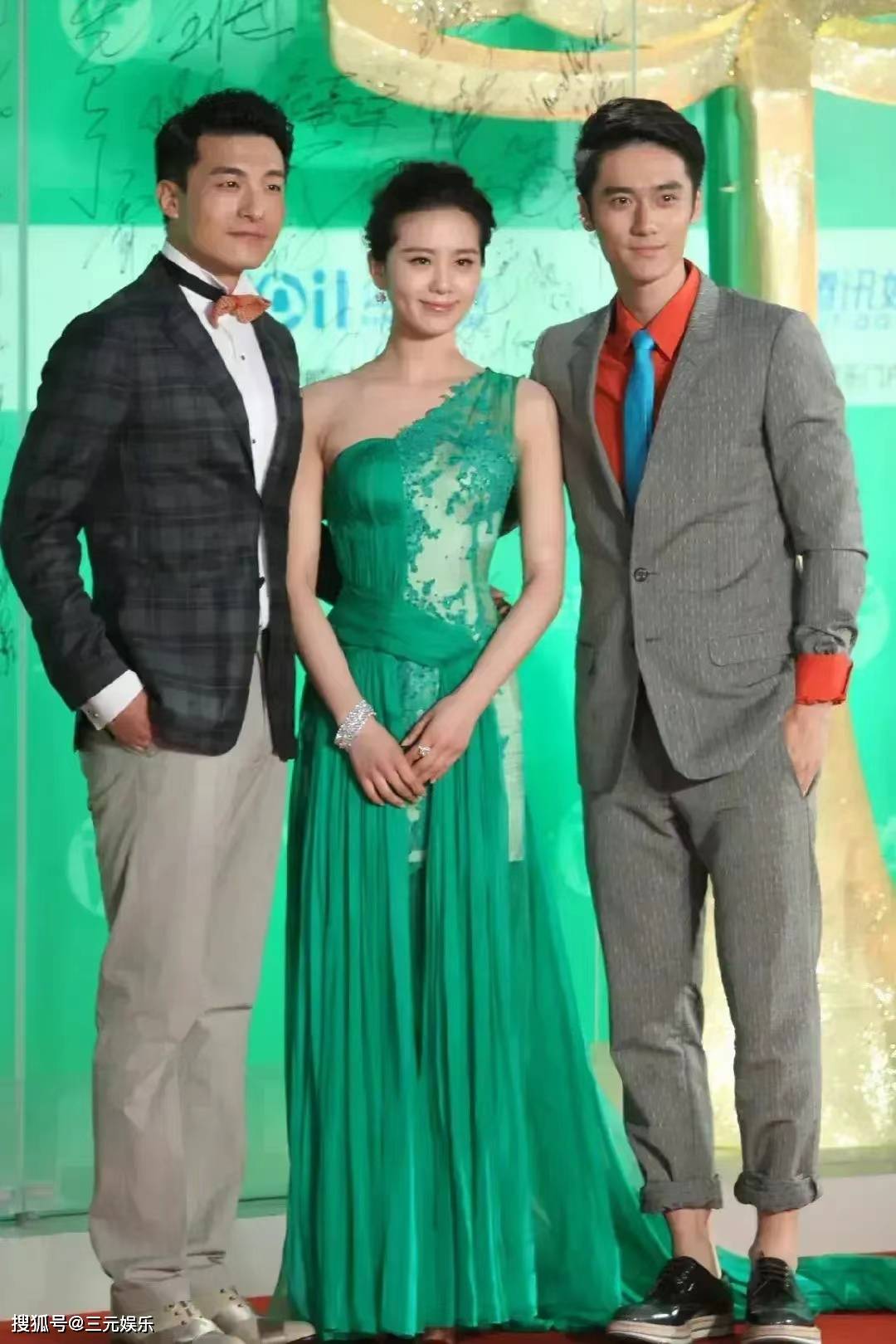 更值得一提的是刘诗诗和男演员合影的表现,刘诗诗和男演员合影,稳居c