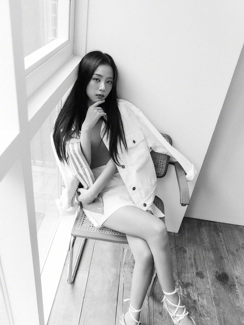 原创金智秀拍性感写真大片白色礼服裙又纯又欲单纯的就像一张白纸