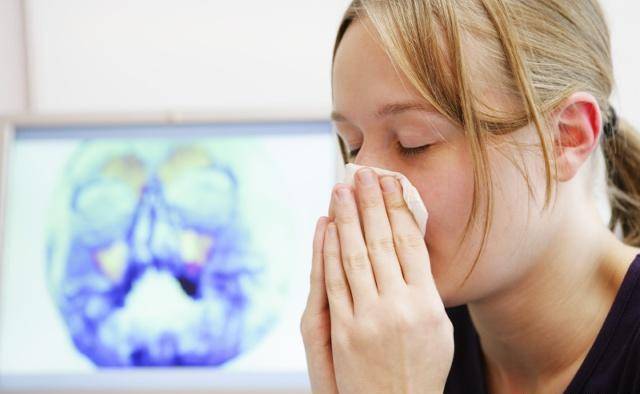 此时机体的免疫系统会释放出嗜中性粒细胞,吞噬细胞,将病原微生物吞噬