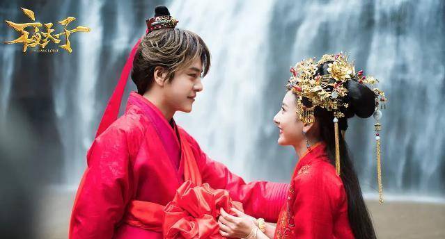 死的莫名其妙,就是可能原著三妻四妾的改编以后电视剧还是有红颜知己