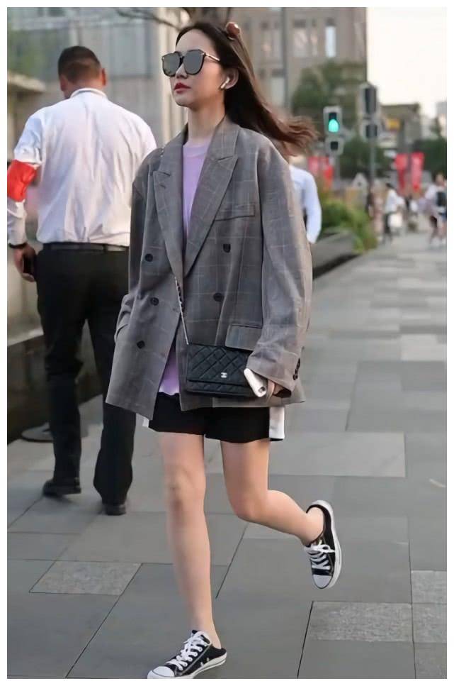 "混搭风"悄然火起来了,西装 运动裤,效果让人太惊喜了_风格_姐姐_服装