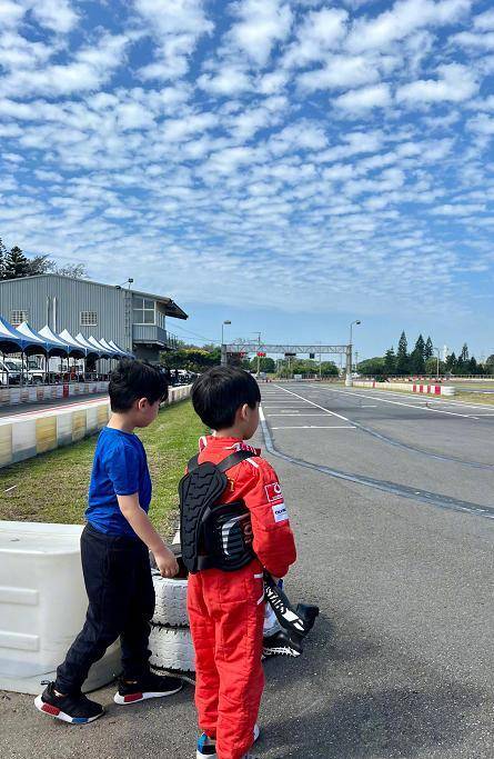 林志颖:用实战选接班人,坦言仨儿中只有jenson可以接赛车手衣钵_kyson