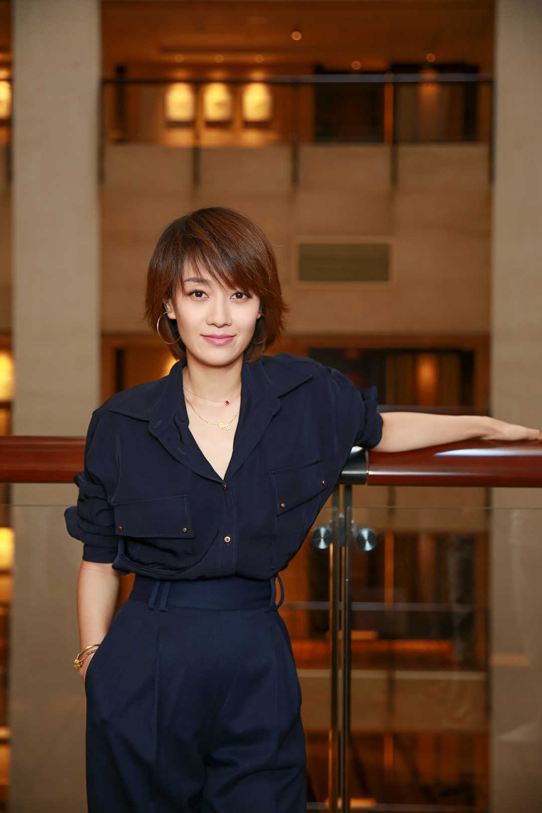 原创马伊琍高级气场太强穿衬衫配阔腿裤就这么有大牌感美出国际范