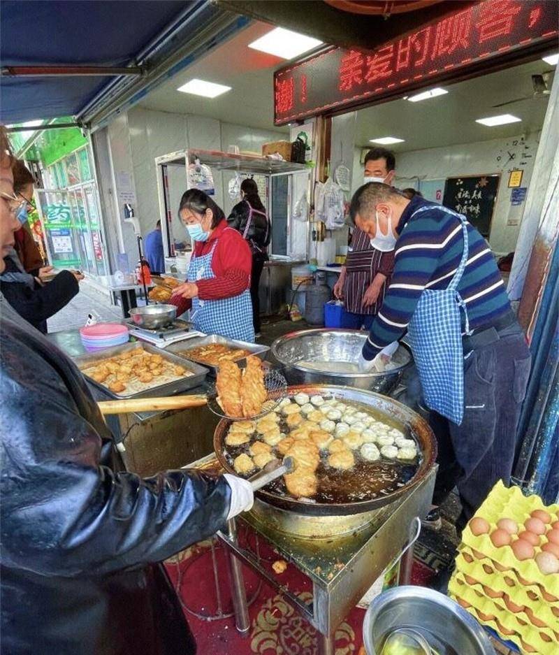 原創老西安人喜歡吃的早餐店開了20年每天早上30人排隊10元吃飽