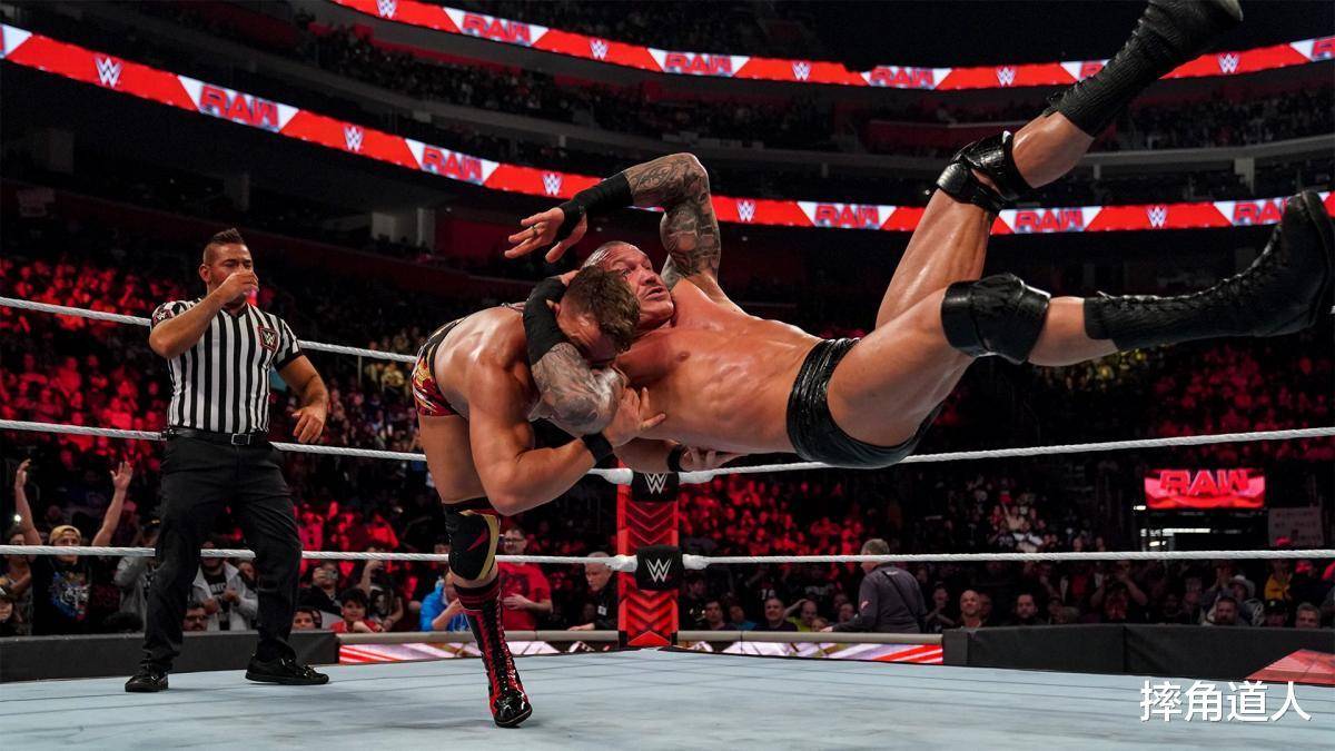 乌索兄弟果真举起了四条wwe双打腰带比安卡下一个对手竟是她