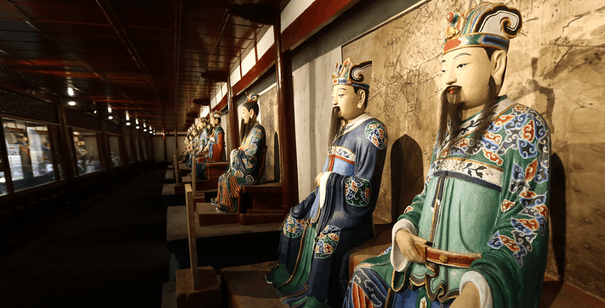 在武侯祠中,有著名的文臣武将廊.供着文武共28名蜀汉的名臣.