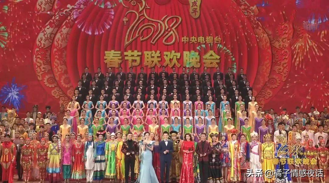 零点报时误差!任鲁豫5次举话筒救场!从配角站到c位,他值得!