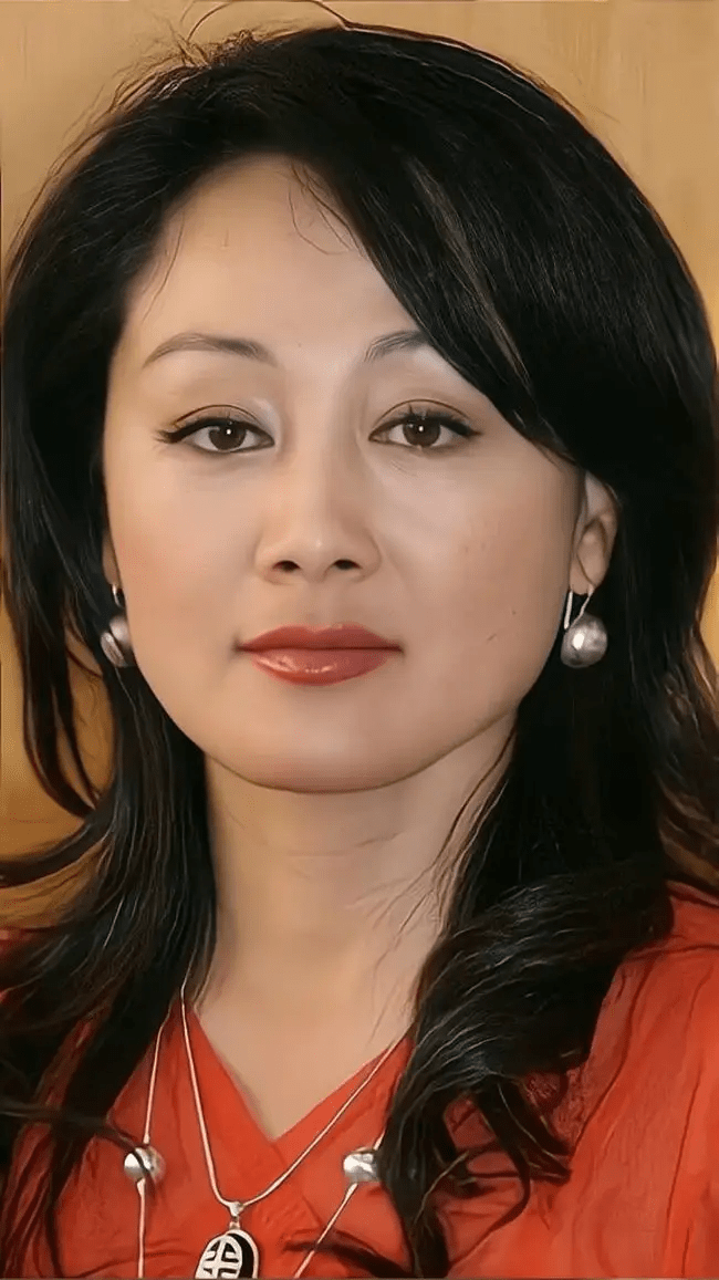 著名演员王姬:事业和情感坎坷有泪,如今仍将29岁智障儿子当宝_高峰_未来_梦想