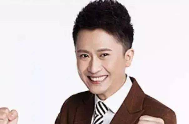 38岁杨帆一家近照曝光,娇妻是大家熟悉的她,粉丝:真有夫妻相啊_妻子