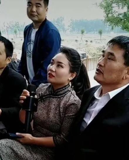 大衣哥前儿媳生活依旧滋润开小号换风格晒视频疑要卷土重来