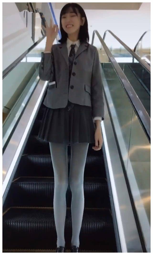 原创美女的液体水泥袜超脏却能秀极品腿稀奇到校草要关注你