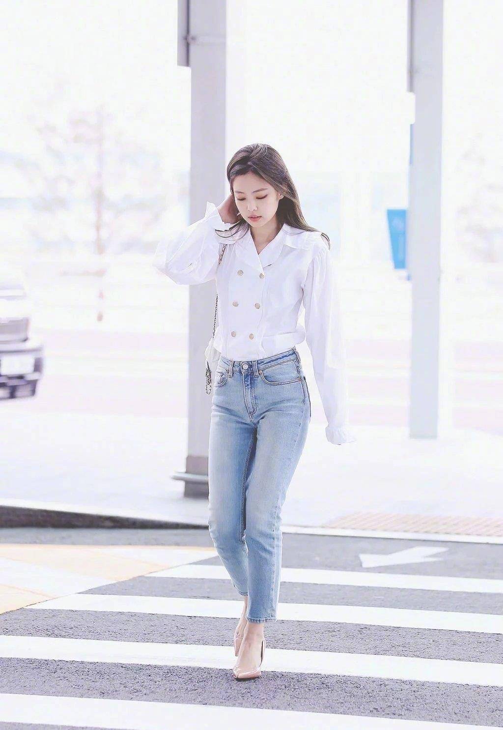 原创26岁jennie绝美私服来袭开衫搭配阔腿裤简约又不失甜美