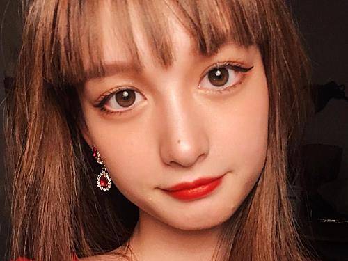 susan苏为啥总是抿嘴笑看到她罕见的露齿笑我好像明白了