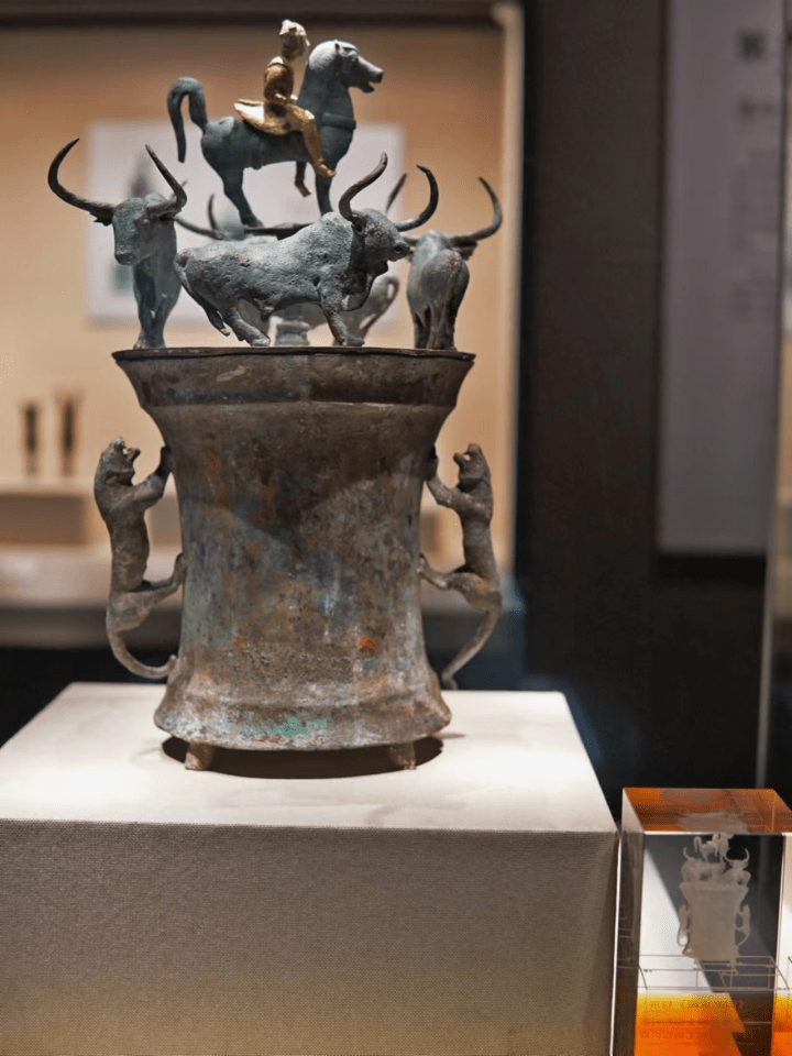 2000多年前古滇国的存钱罐贮贝器