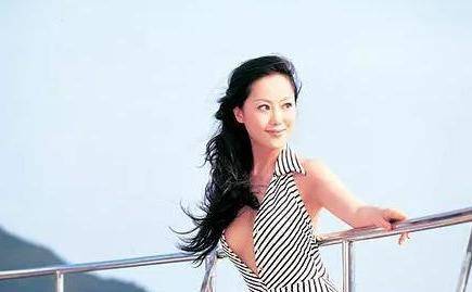 原创桃色女王章小蕙近照曝光败光前夫2亿家产56岁仍美如少女