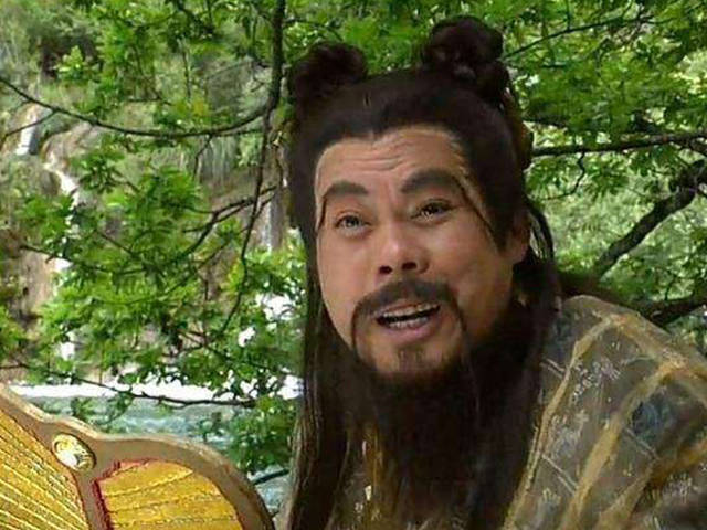 大家应该都会想起他,那就是神话古装剧《东游记》中的汉钟离,受到内地