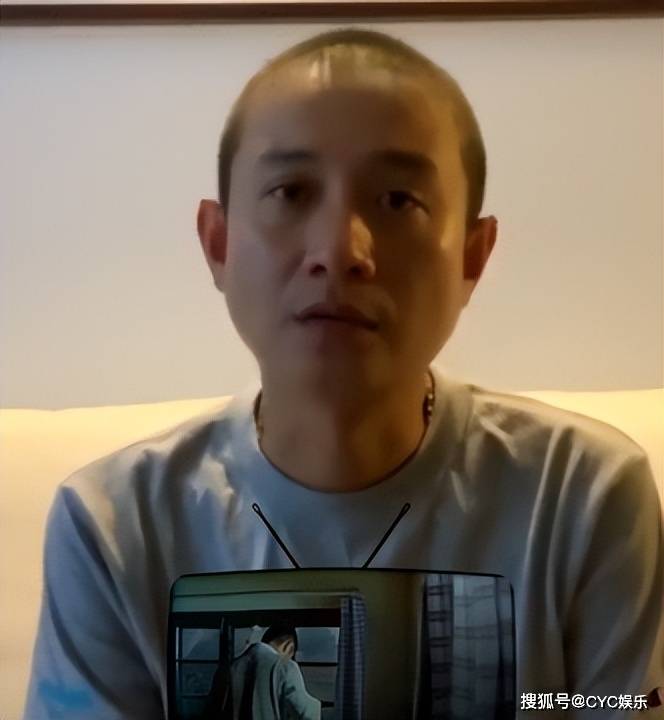 有一种整容叫文章离婚马伊琍越变越美他却光头谢顶现老态