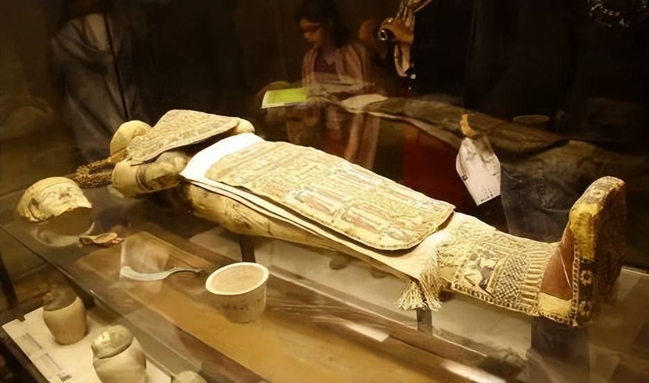 原创
拉美西斯三世被谋杀,专家对木乃伊进行考古,复原了他遇刺的过程