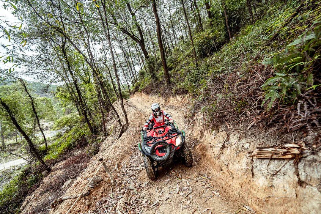 16公里山地越野车极速穿过丛林矿场你敢玩吗