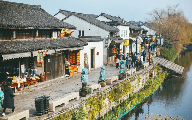 杭州有一古镇，名气虽不如乌镇南浔，但却被誉为“江南古镇之首”