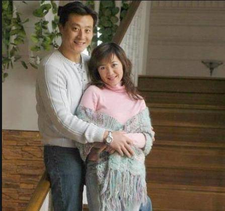 妻子甘愿陪他住7年地下室,结婚24年恩爱如初_任程伟_黄蕾_生活